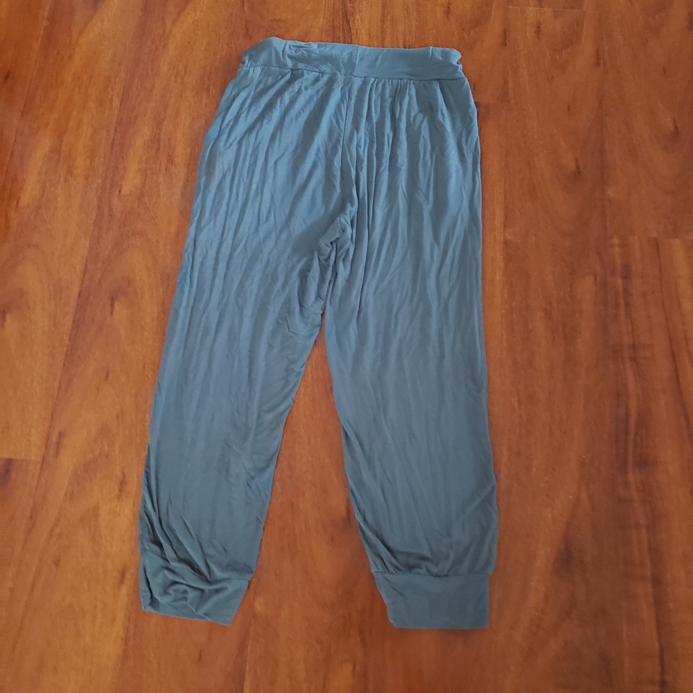 Ladies Olive Green Stretchy Capris